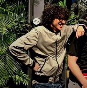 Meet your Posher, Adrian